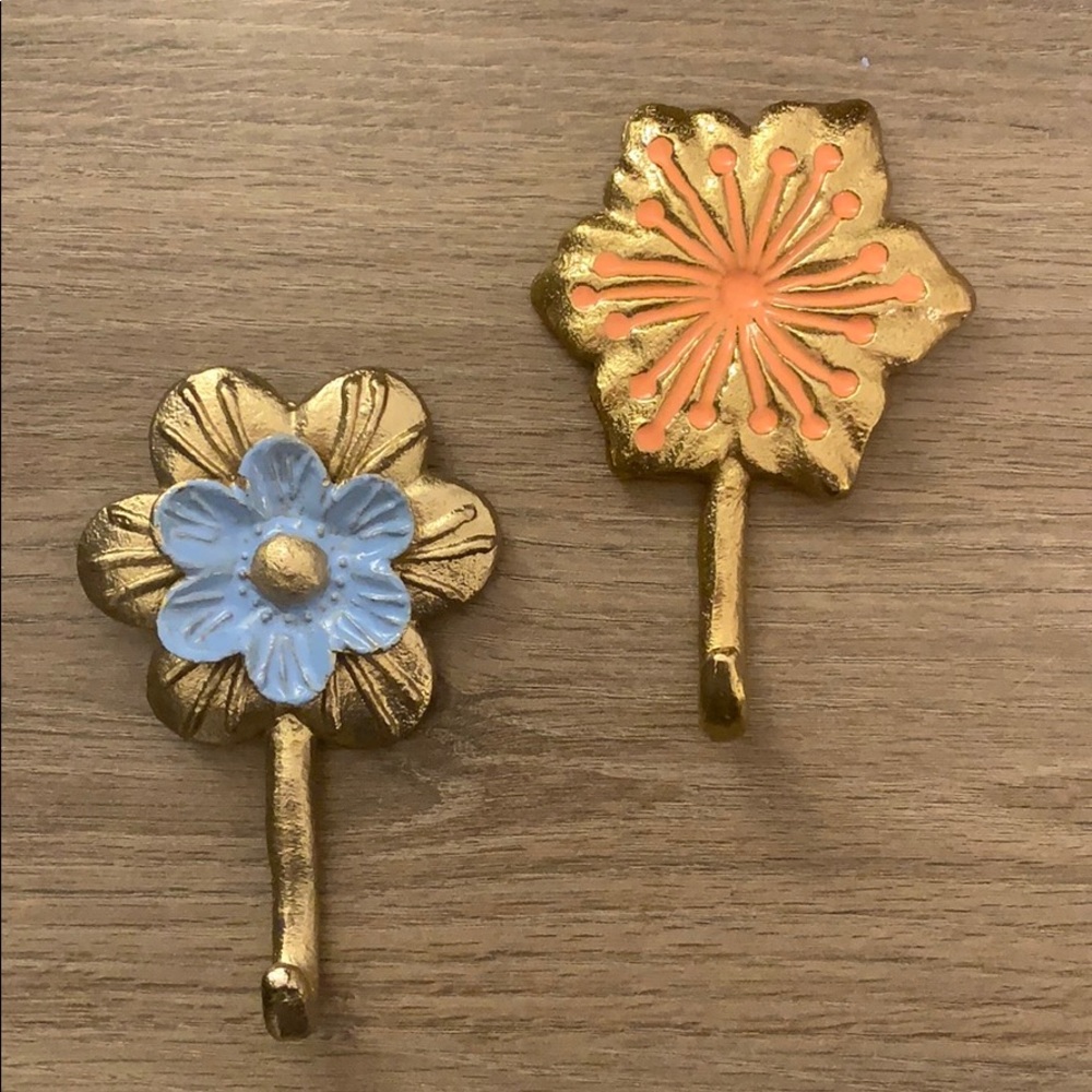 Floral wall hooks